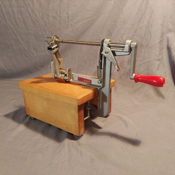 The Pampered Chef 2430 Counter Clamp Apple Peeler Corer Slicer - Picture 2 of 12